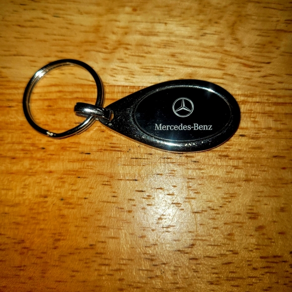 Benz - Picture 1 of 2
